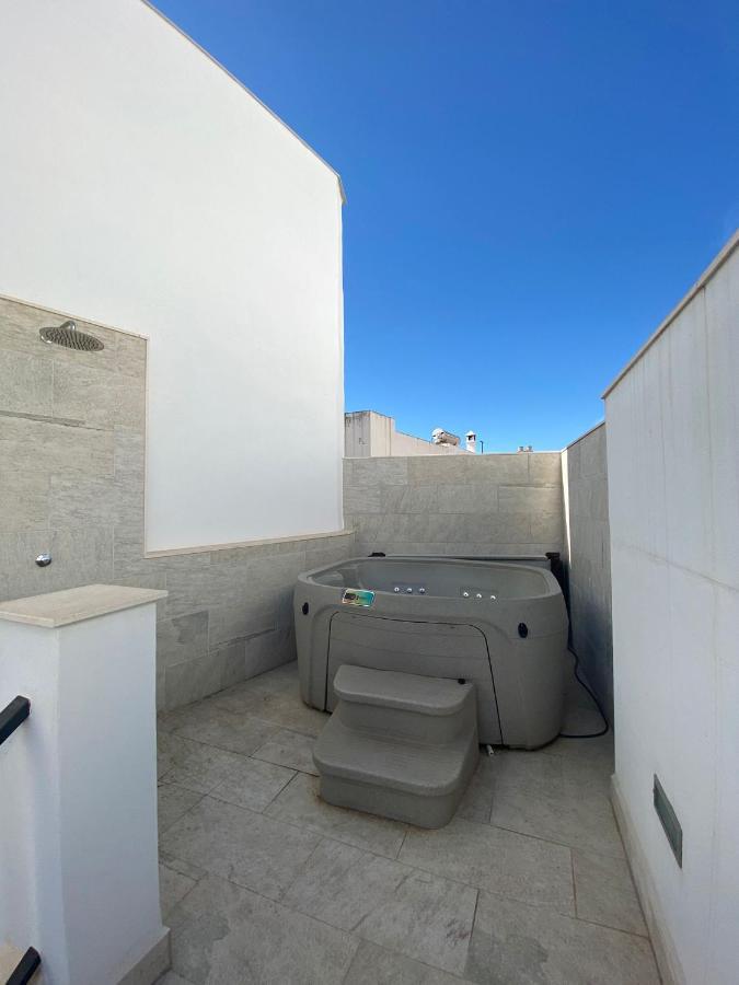 New Townhouse In The Heart Of Nerja With Jacuzzi Villa Екстериор снимка